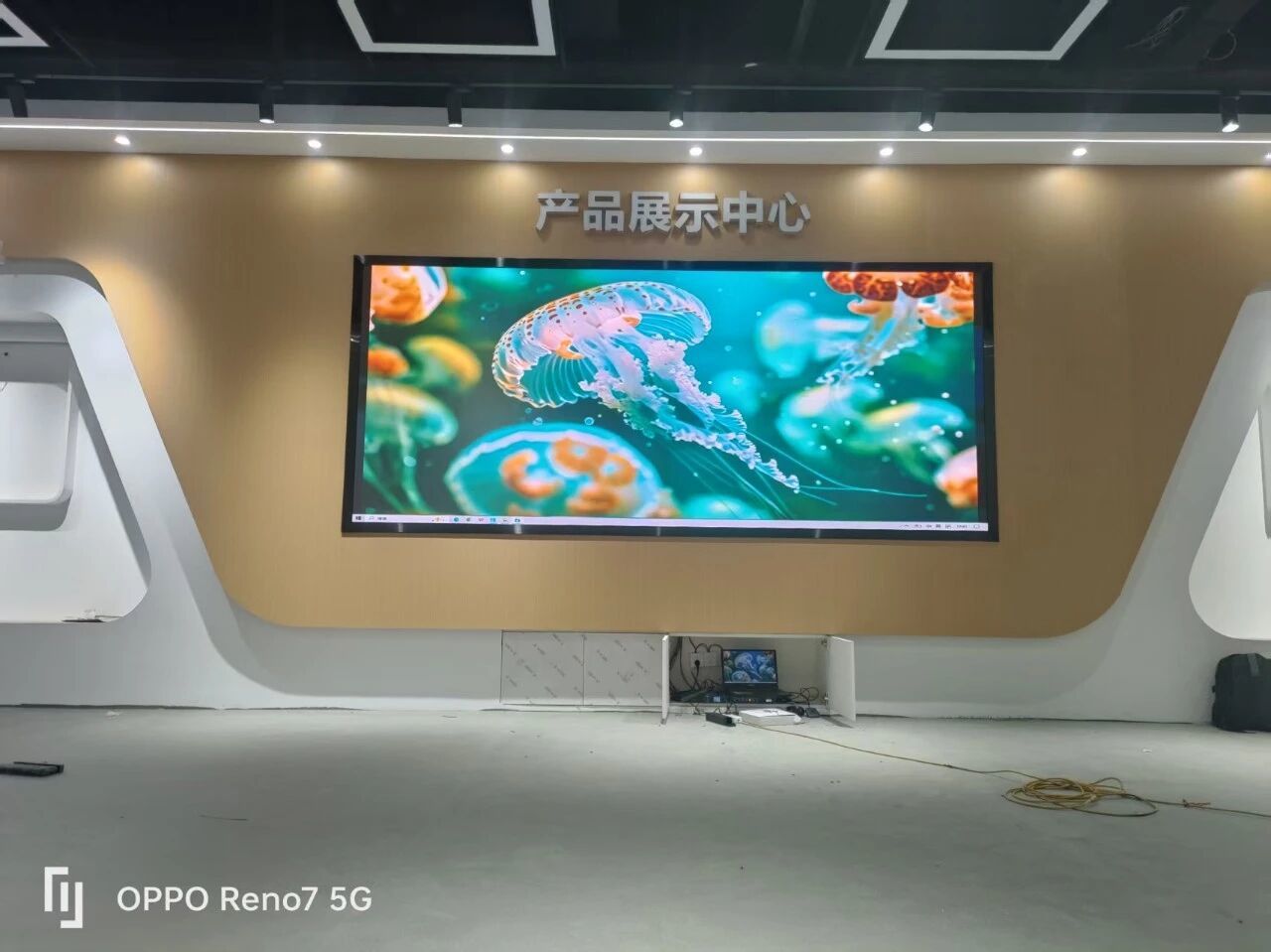Latest company case about Indoor P1.86 LED Display for Product Exhibition Center